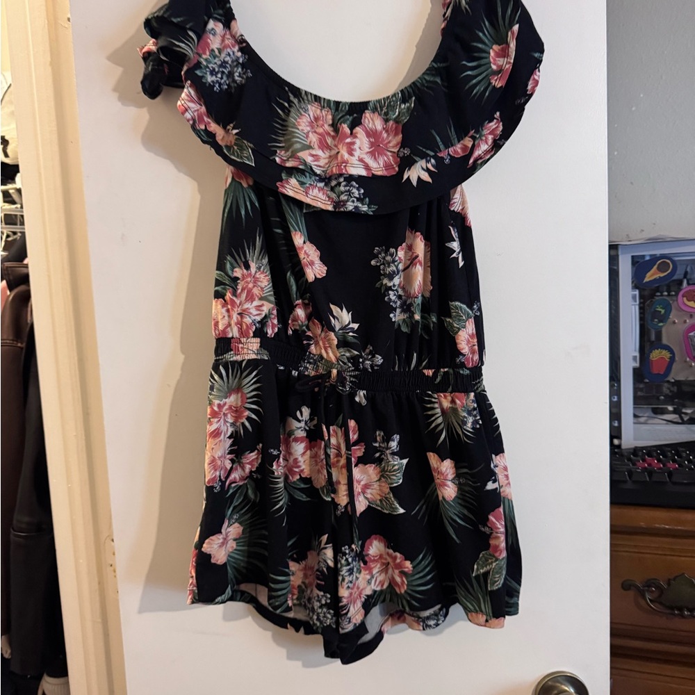 Floral Off-Shoulder Romper - Picture 3 of 4